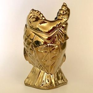 Disney Golden Piranha Trader Sams Enchanted Tiki